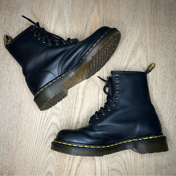 Dr. Martens 1460 Women’s Smooth Leather Lace Up Boots Black 8 Eye Size 6 - Picture 9 of 14